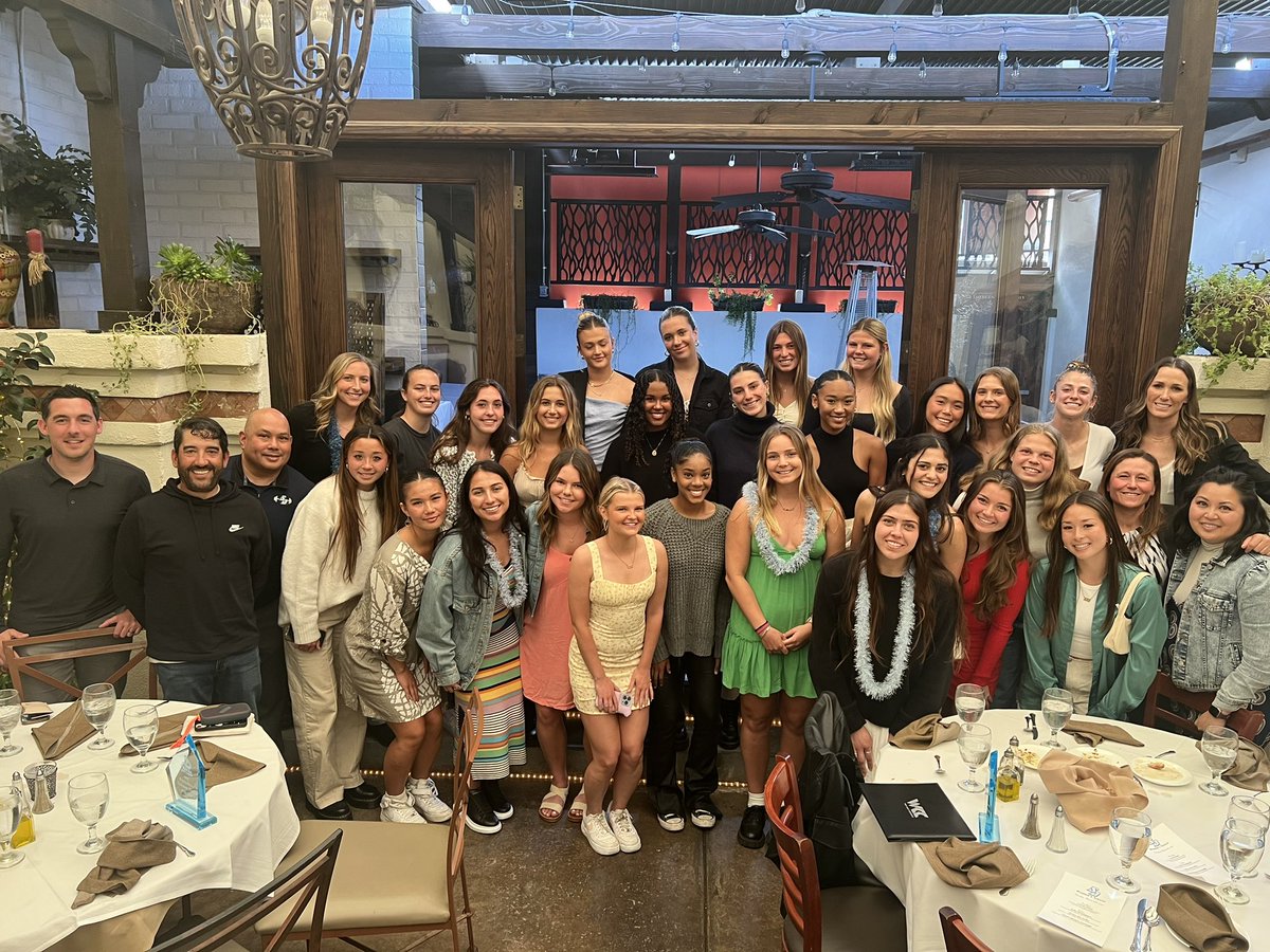CoachEllisRiley's tweet photo. Great afternoon to get everyone back together &amp; celebrate our seniors with our 2022 team together. @USDwsoccer 

#GoToreros https://t.co/1LSqFUuekG