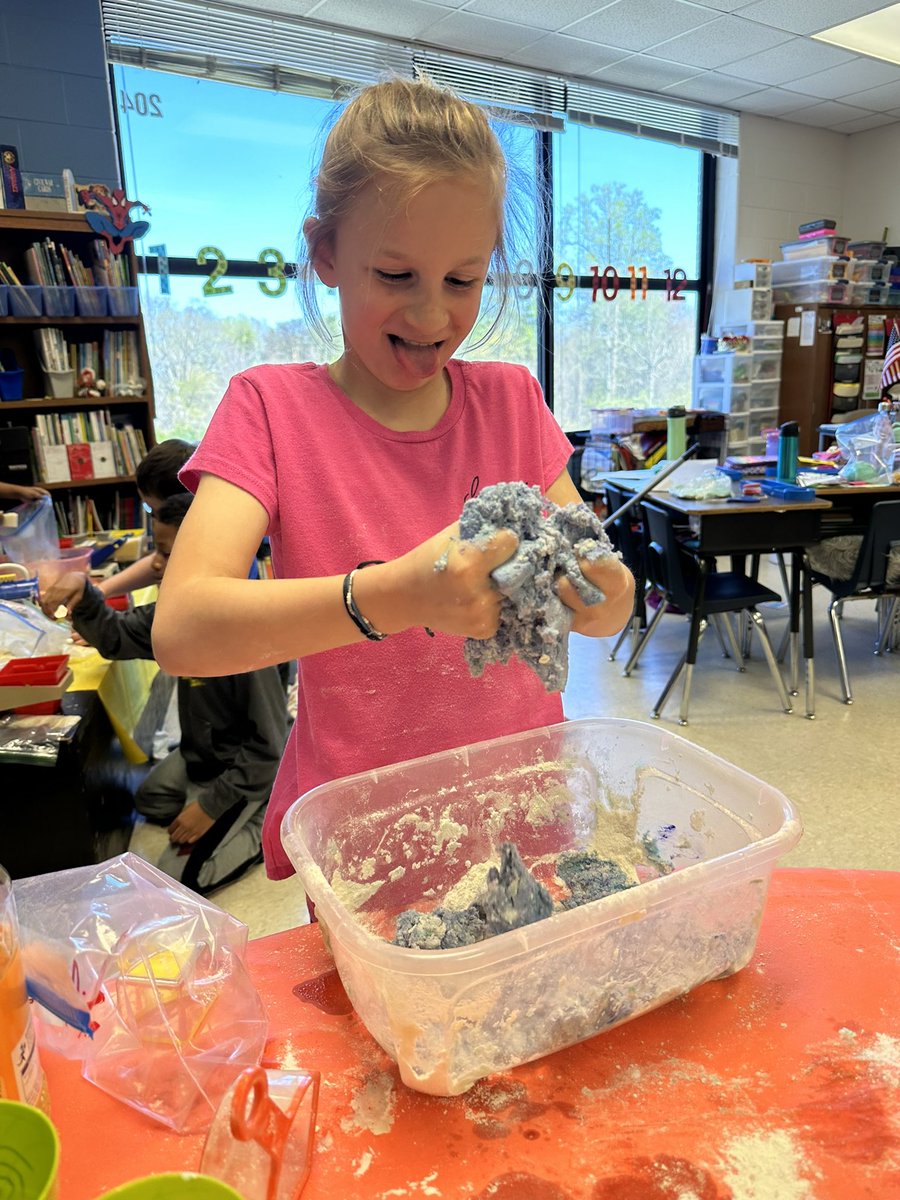 HildaServello's tweet photo. @SedgeGardenES measuring length, weight and capacity https://t.co/bHiz5H154n