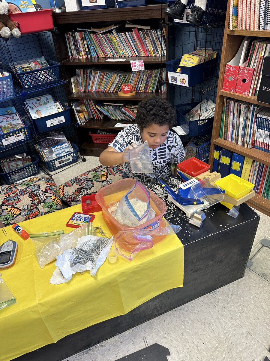 HildaServello's tweet photo. @SedgeGardenES measuring length, weight and capacity https://t.co/bHiz5H154n