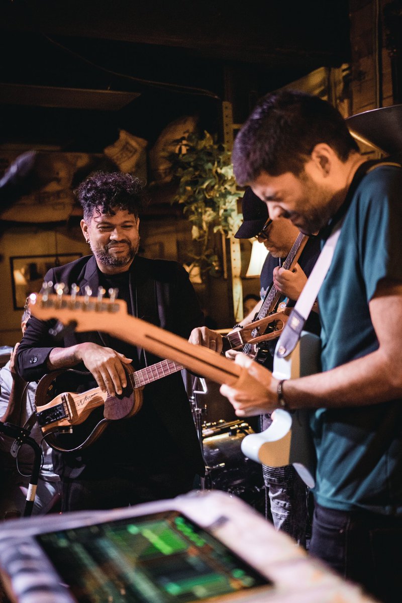 · P I O · tweet media