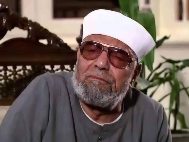 إن العبد ليغفل عن ربه حتي ينساه، فيشتاق له ربه فيرسل من حبه بلاء يذكره به حتي يعود العبد يحب الله، فيحبه الله، فيرفع عنه البلاء، ويرزقه رزقاً طيبا.

- محمد الشعراوي