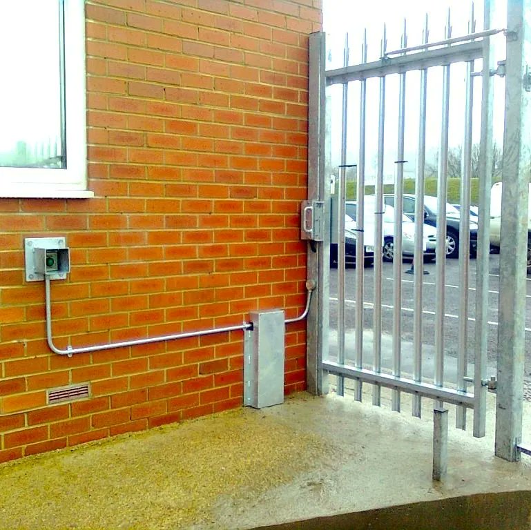 GatesLivewire's tweet image. Commercial Gate &amp;amp; Security Gate | Livewire Garage Door, Electric Gate, and Awning Specialist.
Free estimates and advice | Established 20 Years in Darlington. 

Darlington. 🔐💪 #securitygate #commercialgate #darlington | Learn more livewiregates.co.uk/parking-barrie…