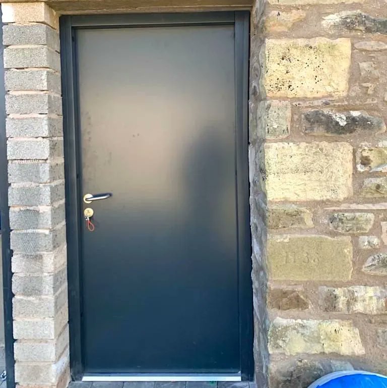 GatesLivewire's tweet image. Commercial Gate &amp;amp; Security Gate | Livewire Garage Door, Electric Gate, and Awning Specialist.
Free estimates and advice | Established 20 Years in Darlington. 

Darlington. 🔐💪 #securitygate #commercialgate #darlington | Learn more livewiregates.co.uk/parking-barrie…
