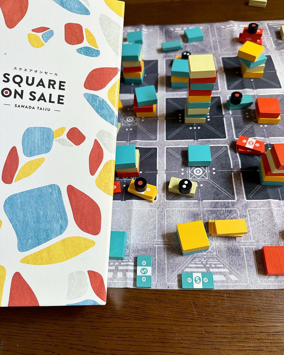 TheBGDojo's tweet photo. Played a couple quick games of Square on Sale (2005). It mixes auction mechanics with Othello and wow, this game is definitely getting a video review soon.
#boardgames #boardgame #boardgamereview #boardgamereviewer #auctiongame #indiegames #japanesegames #japaneseboardgames https://t.co/JuKZuH9Xkg