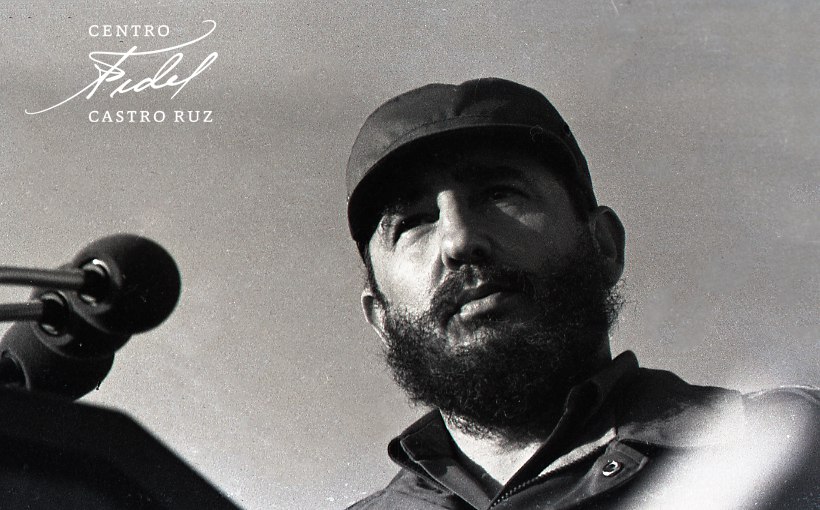 #Fidel:"El país, como una trinchera cercada por los enemigos, debe mantener alto ese espíritu de dignidad y de sacrificio, de entereza y de firmeza". #FidelVive