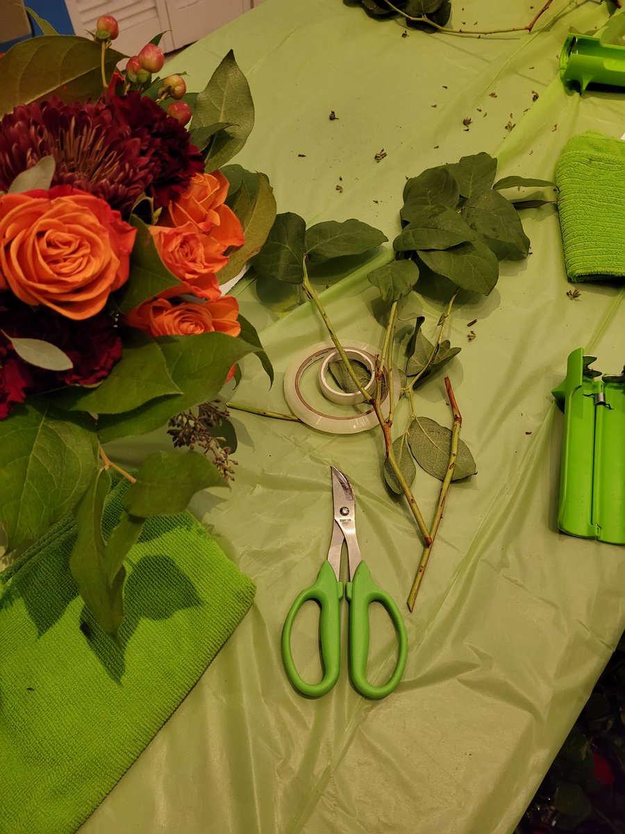 OktoberFlorals's tweet photo. How about a #FlowerWorkshop ? https://t.co/OxriVYH8de https://t.co/uKka060t1y