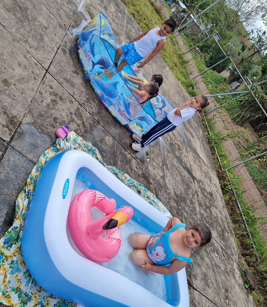 Niñas y niños de Educación Inicial disfrutan de una piscinada recreativa, para iniciar sus vacaciones de verano, tomando las recomendaciones brindadas por el MINSA y MINED.  
#VidaYesperanza