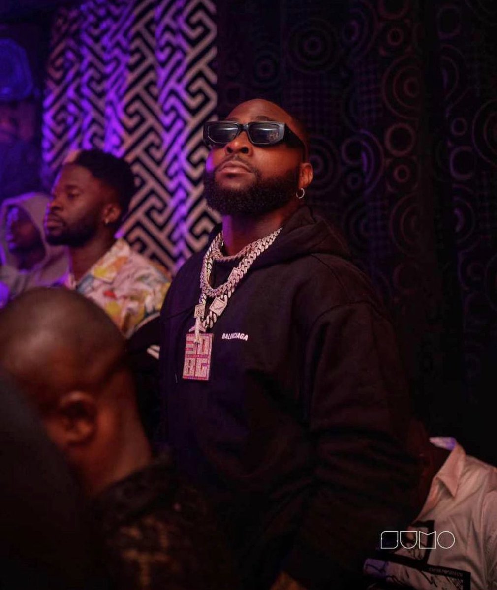 xx_zamani's tweet photo. Davido say they no fit change me 😭😭😭😭😭😭😭😭😭😭😭 Over Them all 🔉🔉🔉🔉🔉 https://t.co/kmRQnUrNbZ
