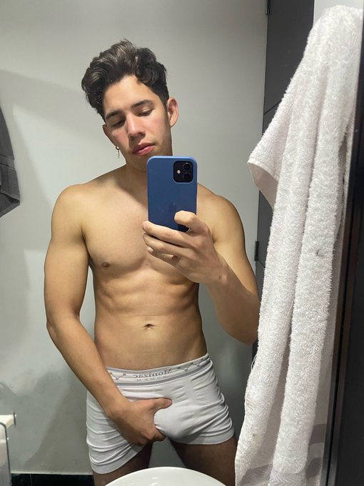 Estoy cachondo t&eacute; &aacute;nimas a jugar #model #webcam #HotTrendingSongs https://t.co/NyjTficSXk<a href="/tag/model"class="tags">#model</a><a href="/tag/webcam"class="tags">#webcam</a><a href="/tag/hottrendingsongs"class="tags"><span>#hottrendingsongs</span></a>