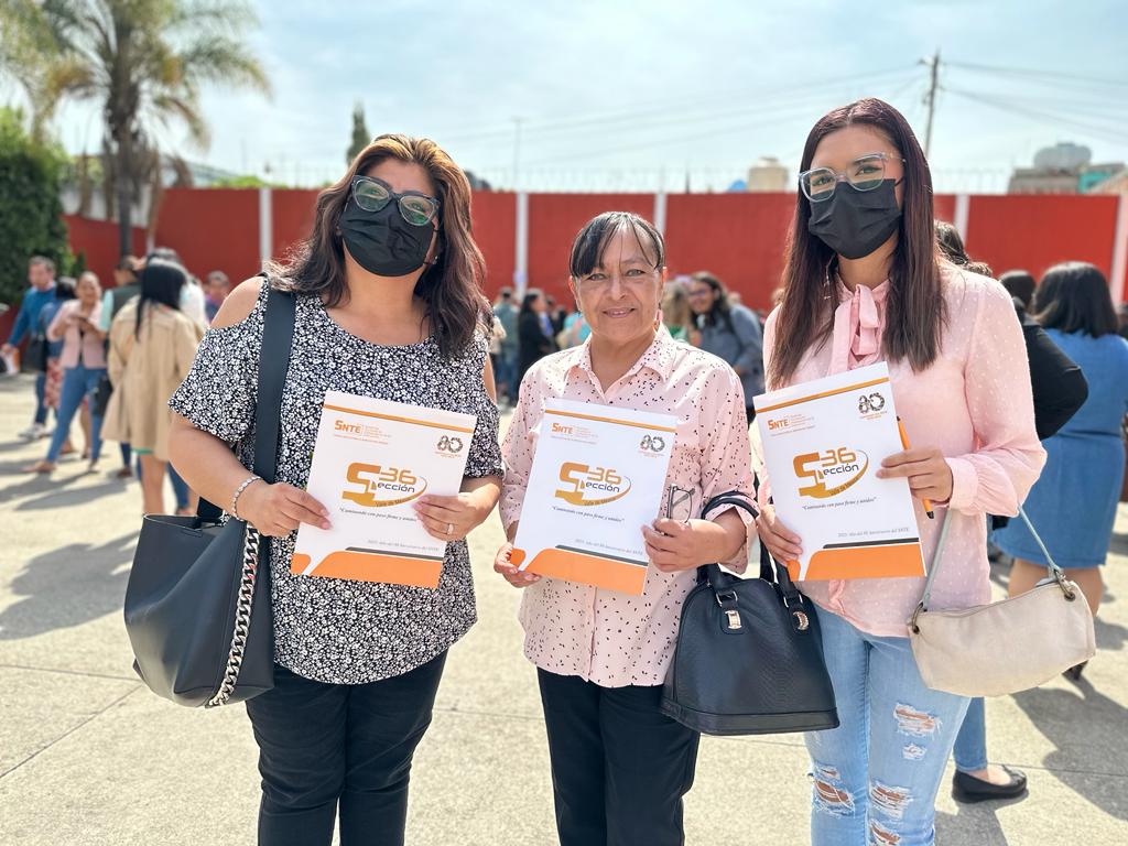 Seccion36Ofic's tweet photo. ✔️ Ratificando el compromiso que la Sección 36 mantiene con las y los 👩🏻‍🏫🧑🏻‍🏫 Trabajadores de la Educación, el día de hoy se realizó la entrega de órdenes de presentación 📃 a docentes de las seis regiones sindicales, dando un total de 2,653 documentos brindados.

¡Felicidades! 👏 https://t.co/s4BRwlF15M