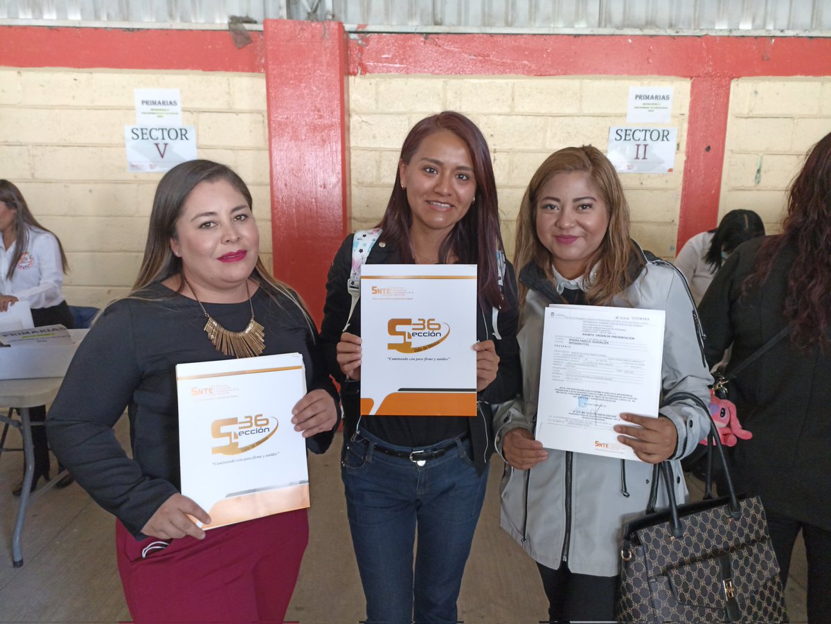 Seccion36Ofic's tweet photo. ✔️ Ratificando el compromiso que la Sección 36 mantiene con las y los 👩🏻‍🏫🧑🏻‍🏫 Trabajadores de la Educación, el día de hoy se realizó la entrega de órdenes de presentación 📃 a docentes de las seis regiones sindicales, dando un total de 2,653 documentos brindados.

¡Felicidades! 👏 https://t.co/s4BRwlF15M