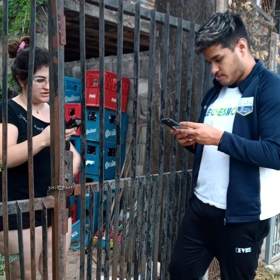 JuvePeronistaMA's tweet photo. 📣 🗣️Informamos a los vecinos/as
En el día de hoy estuvimos charlando con los vecinos casa por casa y asesoramos a los jóvenes sobre como tramitar la #BecaProgresar.
📍Ing. #AdolfoSourdeaux
#CasaPorCasa
#Juventud https://t.co/OwBUwXTOqm