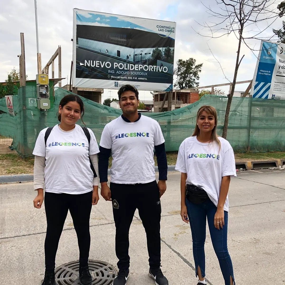 JuvePeronistaMA's tweet photo. 📣 🗣️Informamos a los vecinos/as
En el día de hoy estuvimos charlando con los vecinos casa por casa y asesoramos a los jóvenes sobre como tramitar la #BecaProgresar.
📍Ing. #AdolfoSourdeaux
#CasaPorCasa
#Juventud https://t.co/OwBUwXTOqm
