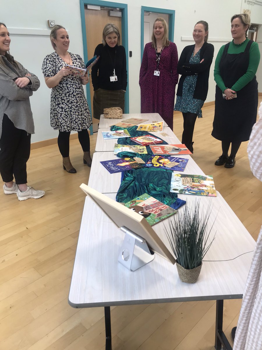 BranstonInfant1's tweet photo. Sharing our passion of developing teachers knowledge of books goes beyond our school! Today our @the_laat #EYFS network created a #readingriver to showcase high quality texts they have been using to inspire learning in their settings. @WSHEnglishHub #LincolnshireReadingPledge 📚 https://t.co/fpozKwBXvi