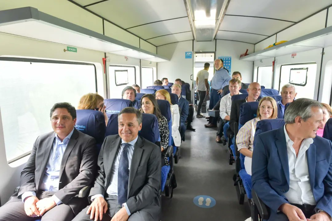 MartinMarinucci's tweet photo. 📢 En septiembre llegábamos hasta #Berduc y hoy después de 30 años vuelve el tren a La Picada, contando con dos nuevas paradas y mejorando la calidad de vida de más entrerrianos y entrerrianas.
#ElTrenNosUne
#PrimeroLaGente
#ArgentinaAvanza
#CreoEnArgentina https://t.co/cAH3wNr0Zl