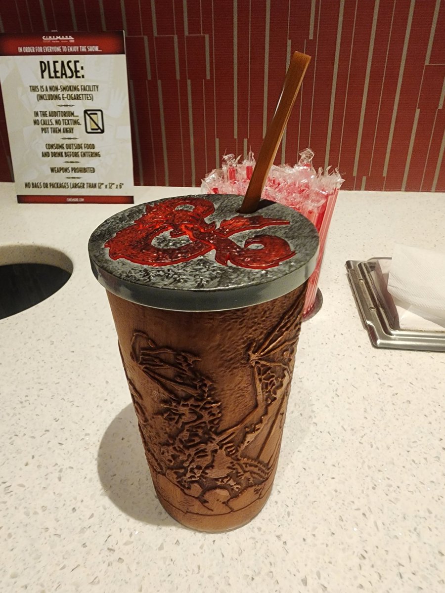 They didn't have the red dragon head popcorn bucket, but the cup is pretty cool!
#DnD #DnDMovie