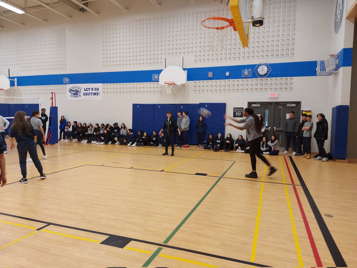 GuardiangelsWB's tweet image. The intermediate boys and girls had fun playing volleyball against the teachers this week in support of ShareLife. Thank you to our spectators that came out to  support a great cause. @ShareLifeCan @DomenicScuglia @YCDSB #supportingoneanother #goteachersgo #gostudentsgo #faith