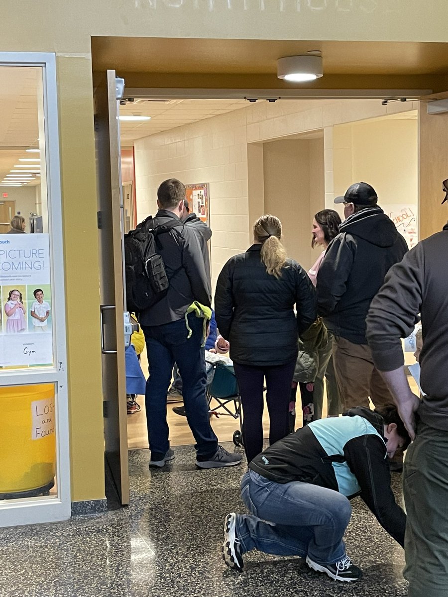 MarkZiebarth's tweet photo. Tonight we welcome the newest Bluejackets and their parents to Kindergarten Discovery at C-I STEAM! #JacketPride #Classof36 @ISD911 https://t.co/sl84VTn0UQ