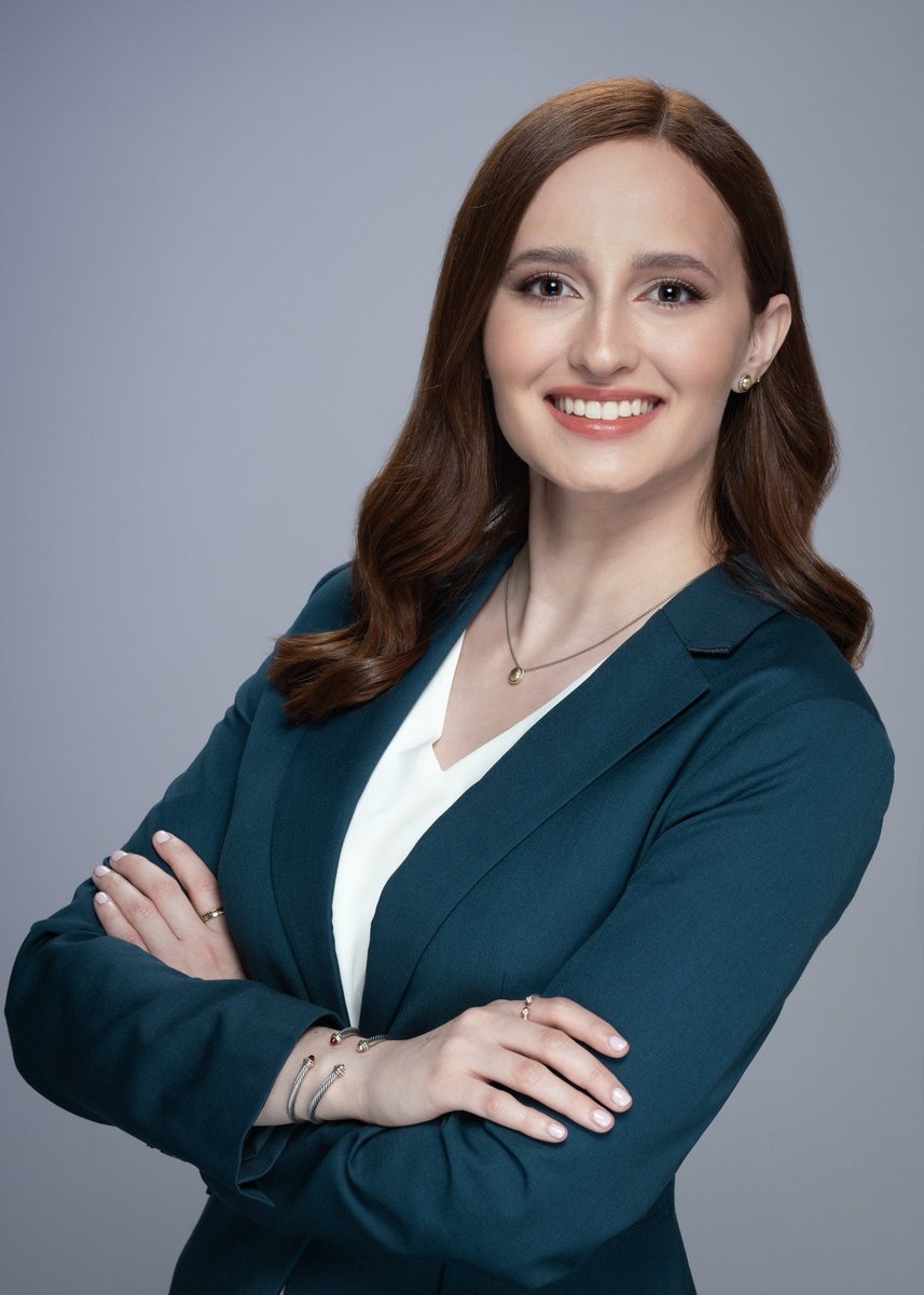 Reintroducing myself to #MedTwitter 🤍 My name is Laura Ortiz-López, a third year medical student at <a href="/uccaribe/">UCC</a> (LCME accredited). I’m interested in #dermatology and #globalhealth. Excited to connect through #DermTwitter 😊