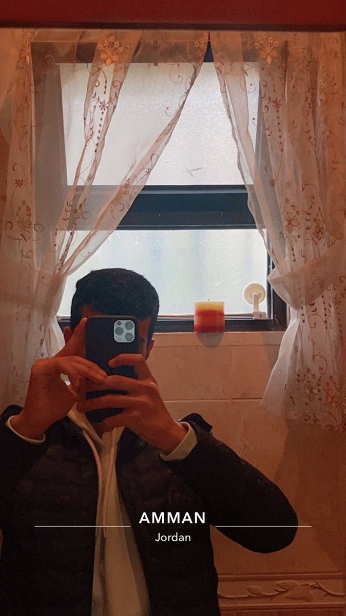 اكابر .. كني ما اعرف الشُوق
 وانا احتري جيتك وانتظرها !