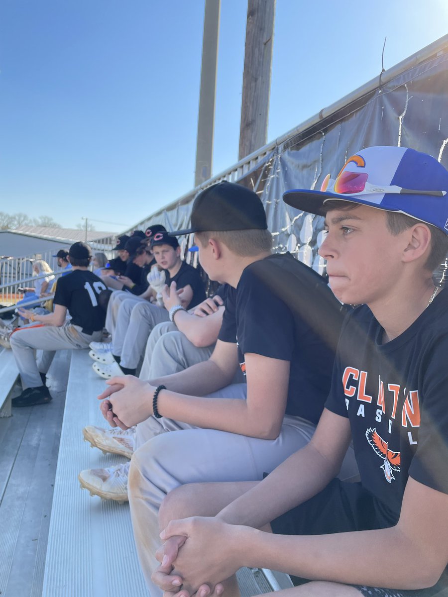 ClintonMiddleBB's tweet photo. Mixed some cage work with some team building for today’s practice. Great to watch some high school baseball on a beautiful day and get some work in at the same time. Clinch River Challenge going on all weekend. Go Dragons! #TogetherWeFly https://t.co/DZJ3SGEFgR