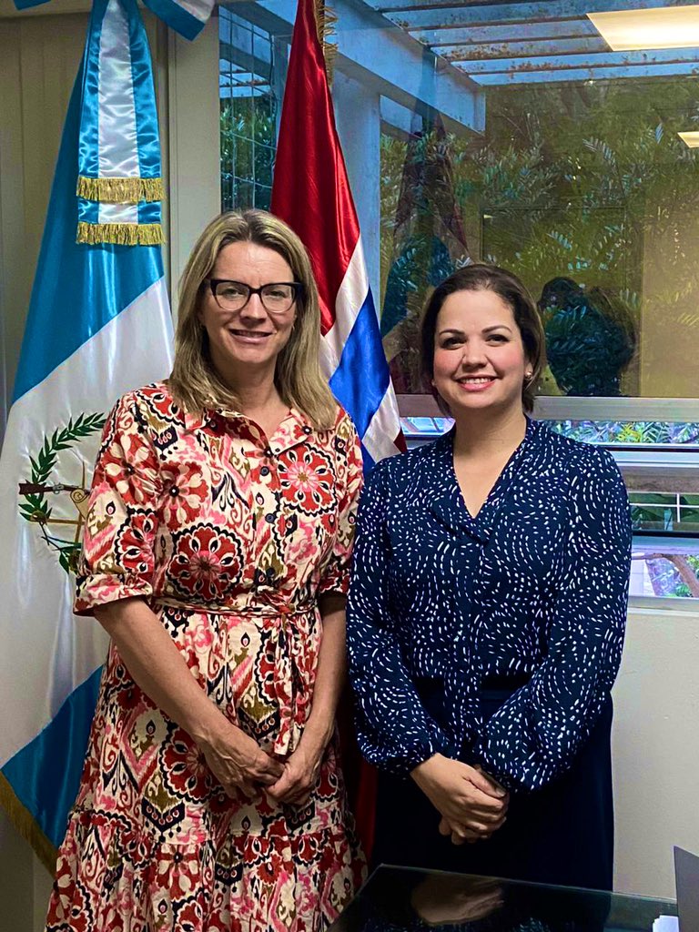 La amistad entre 🇳🇴 y 🇬🇹 es fuerte. Con la #ViceCancillerGT discutimos la agenda azul y nuestro compromiso común con el derecho internacional. Sobre el proceso electoral enfatizamos la importancia de realizar elecciones inclusivas, libres e imparciales. 🙏@MinexGt por recibirnos.