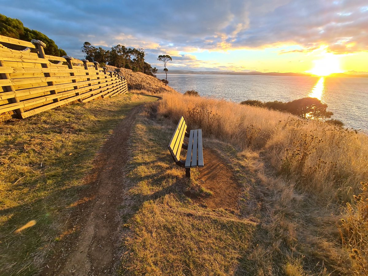 greg_faull's tweet image. Sunrise this morning over Frederick Henry Bay 🌅 Lauderdale to Seven Mile Beach coastal track. 🌊 #Tasmania