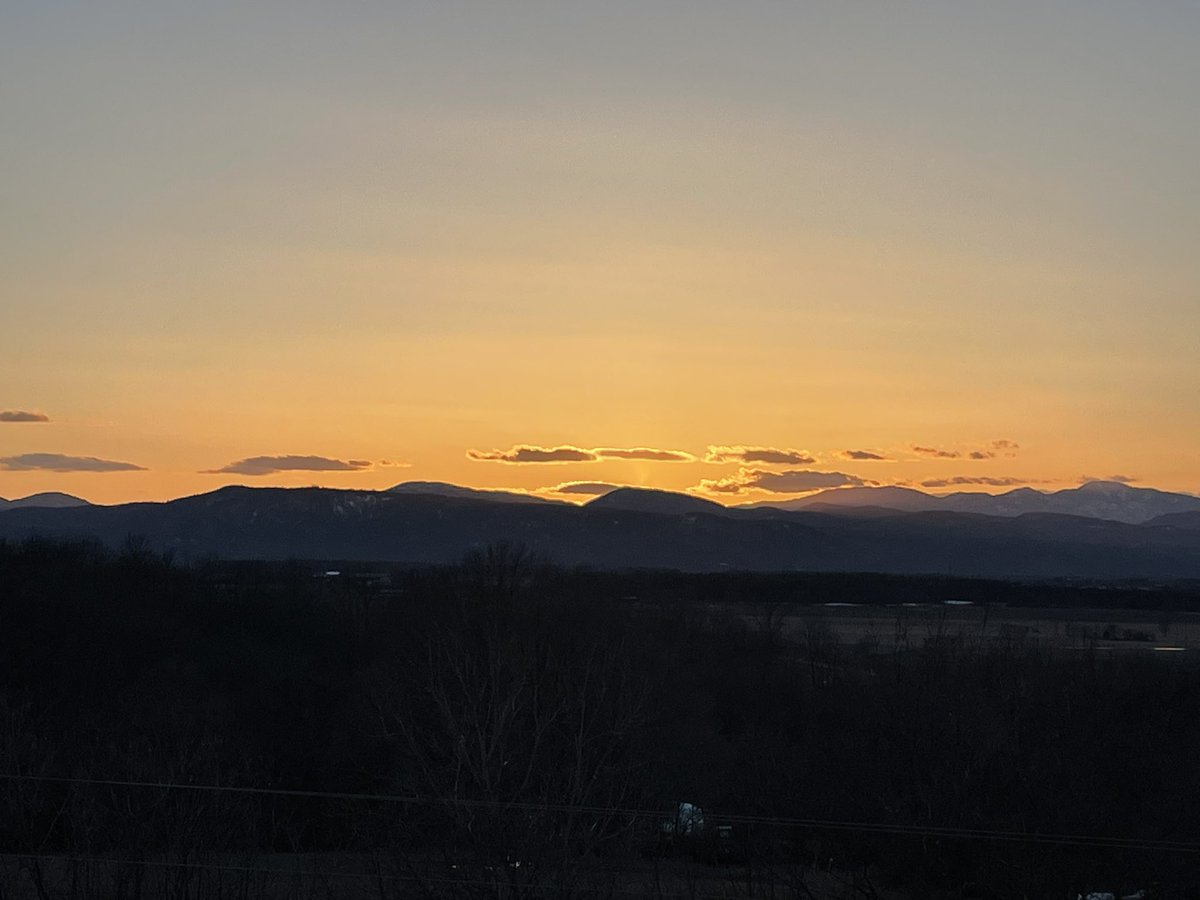 Madscientistsdc's tweet photo. @RandiRhodes End of a hell of a day. Hello from Vermont https://t.co/OT0rnsmSNh