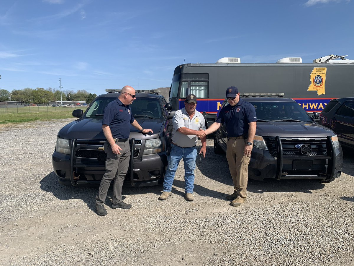 MSHwyPatrol's tweet photo. MHP and @MissDPS were happy to be able to donate some police vehicles to Rolling Fork PD and Issaquena SO.  Both agencies suffered losses to their vehicle fleets in the March 24th Storm. #MississippiStrong #CourtesyServiceSafety https://t.co/EokpHb8yMo