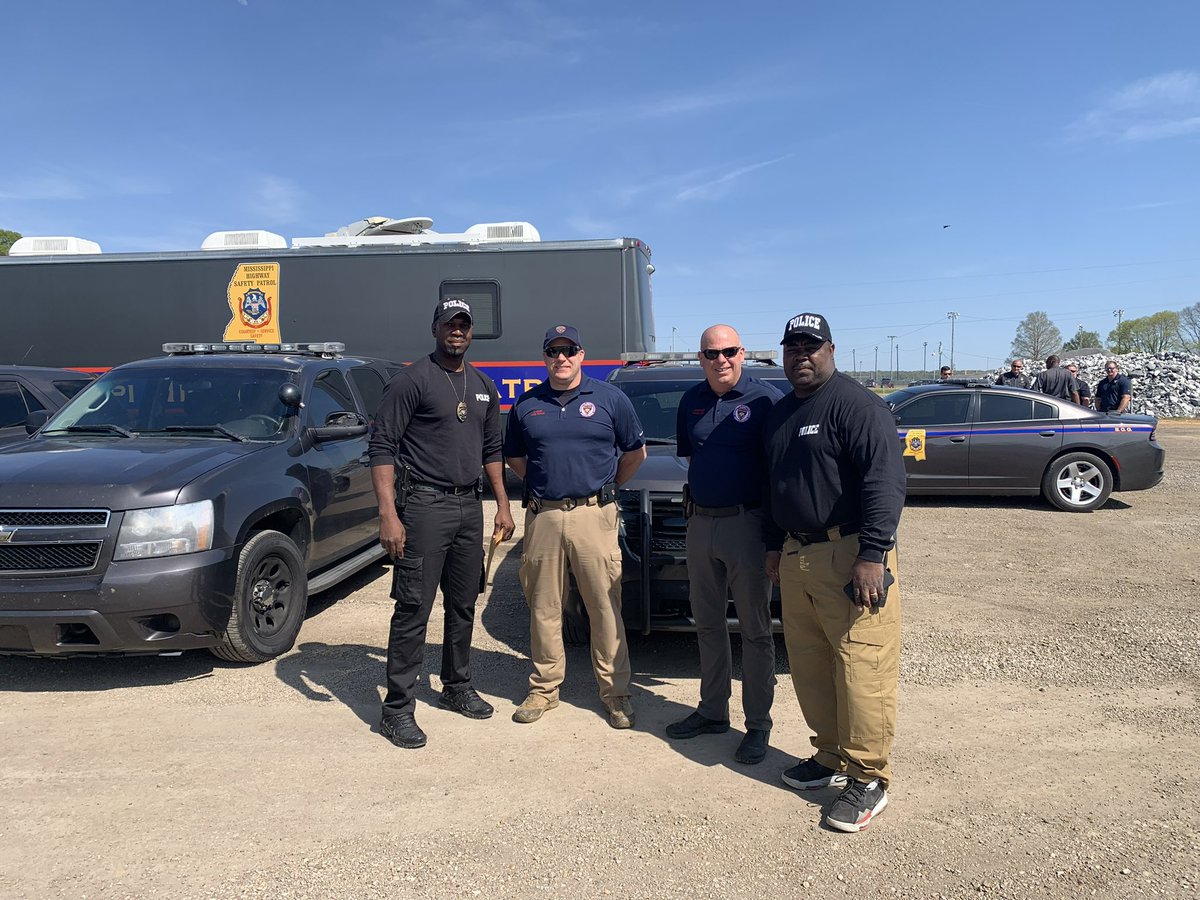 MSHwyPatrol's tweet photo. MHP and @MissDPS were happy to be able to donate some police vehicles to Rolling Fork PD and Issaquena SO.  Both agencies suffered losses to their vehicle fleets in the March 24th Storm. #MississippiStrong #CourtesyServiceSafety https://t.co/EokpHb8yMo