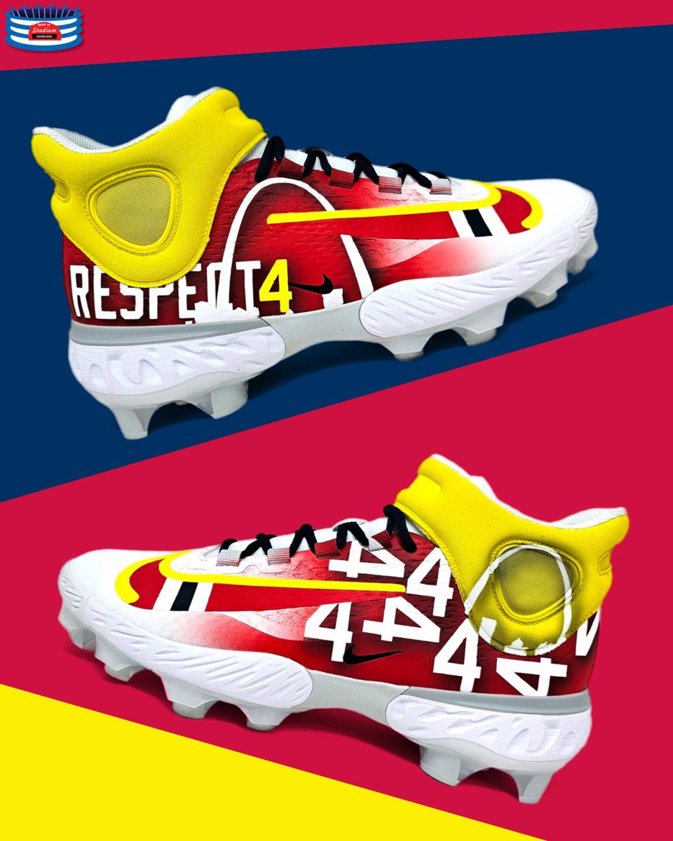 stadiumck's tweet photo. Willson Contreras’s Opening Day cleats paid tribute to future HOFer Yadier Molina. #Respect4 https://t.co/CprFuEAhPv