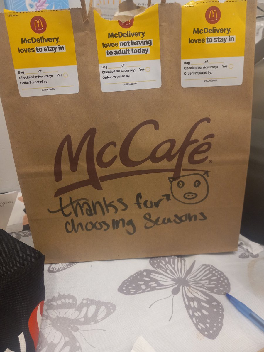 Issa__Nichole's tweet photo. Thanks @McDonaldsCanada for drawing a little pig on my bag. Definitely didn't make me feel like shit at all 🙄 p.s: I hardly ever order it, but I forgot my lunch at home and needed something fast as I was extremely busy at my job. https://t.co/BnhfcduZvJ