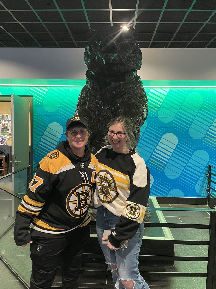 sjp144's tweet photo. Awesome night for a #NHLBruins game. 🥶 Winter Classic was warmer!! 🏒🥅🐻🏒 https://t.co/7ZHlF1LMP3