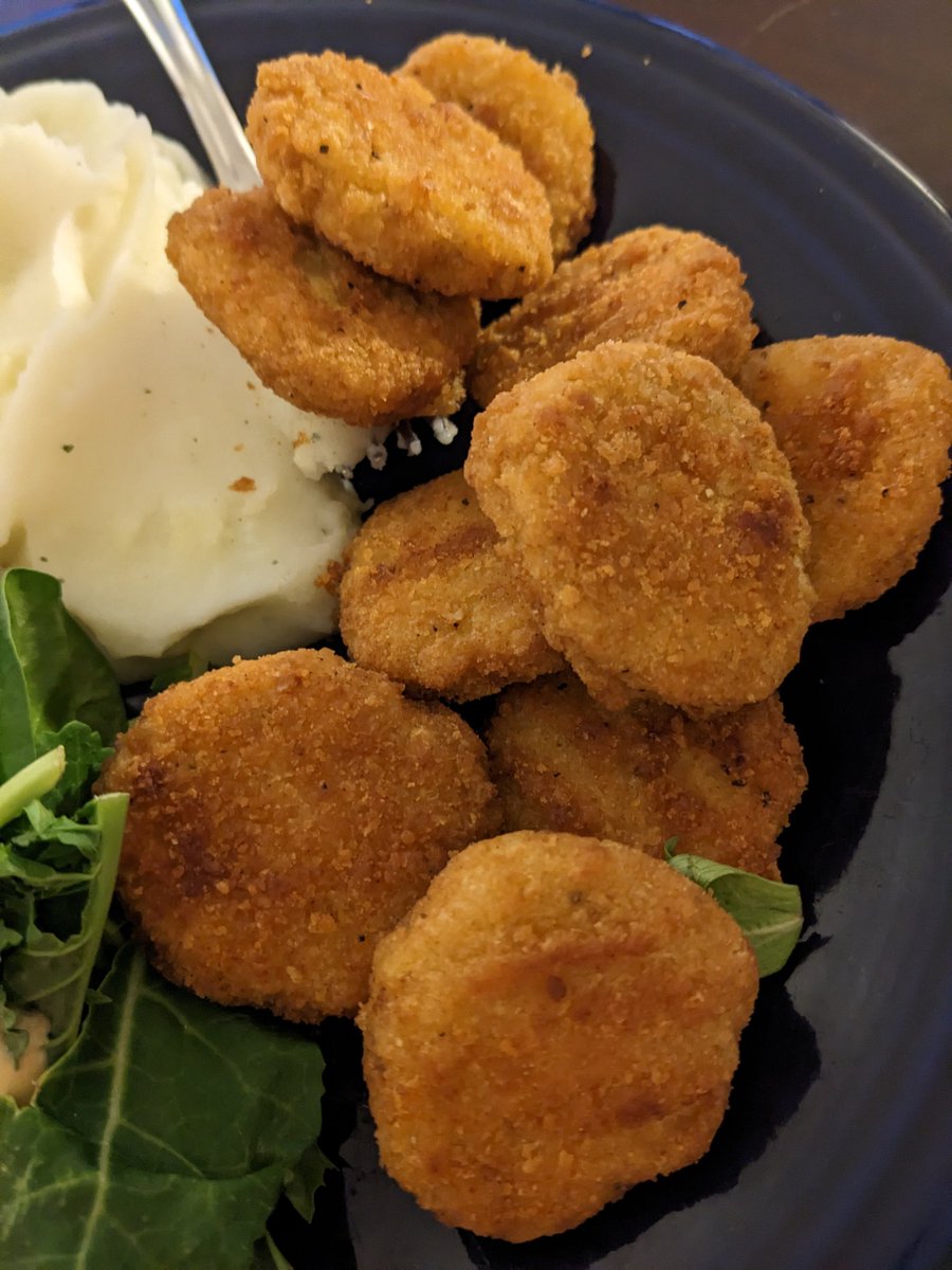 sylviaaplathh's tweet photo. Ten (veggie) chicken nuggets, just like @LinkNeal @Mythical https://t.co/88Mg8hRwG4
