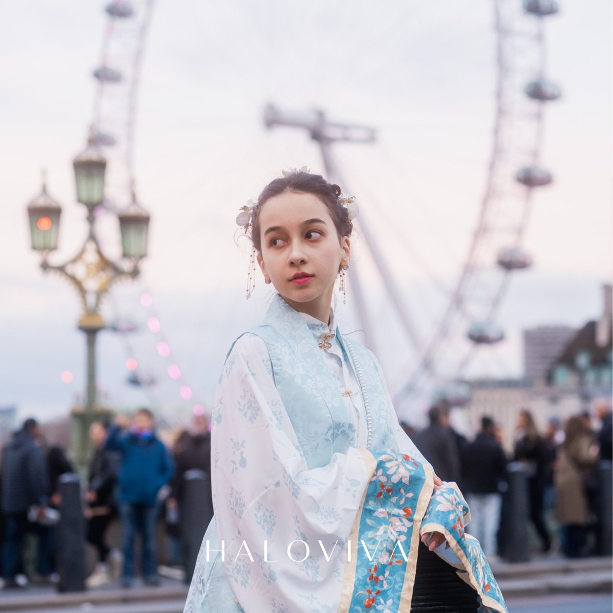 halovivauk's tweet photo. Indulge in a world of timeless elegance with our exceptional customised photography and makeup services for Hanfu clothing in London eye.💃🎇 #London #fridaynight #hanfu #haloviva #yaya #londoneye #TimelessAlbum #fashionstyle #lifestyle https://t.co/3lbln2WHsK