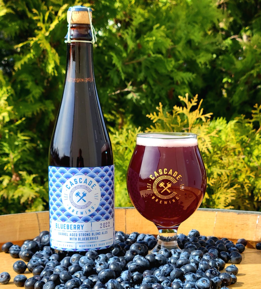 Blueberry 2022 features a blend of sour triple and blond ales aged in Pinot Noir barrels for up to two years with fresh blueberries proudly grown right here in Oregon’s bountiful Willamette Valley.  🍻