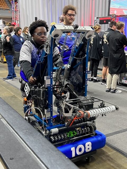 AmerCuttingEdge's tweet image. 38 high school teams have come to Knoxville to compete w robots that they built from scratch. ACE is sharing valuable hands-on training that could benefit them now and in future careers. Come Knoxville Coliseum Fri and Sat to hear all about ACE! #BeACE #machining #manufacturing
