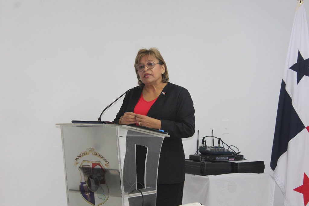 acnurpanama's tweet photo. Liderado por la @alchorrera y @UNFPApanama, este centro atenderá a población local, migrante y refugiada.

Enhorabuena a La Chorrera y a la Ministra de la Mujer @Drajuana_ por esta iniciativa, un primer paso para un enfoque más humano a las sobreviventes de violencia de género🤲 https://t.co/aqLYYMhzBx