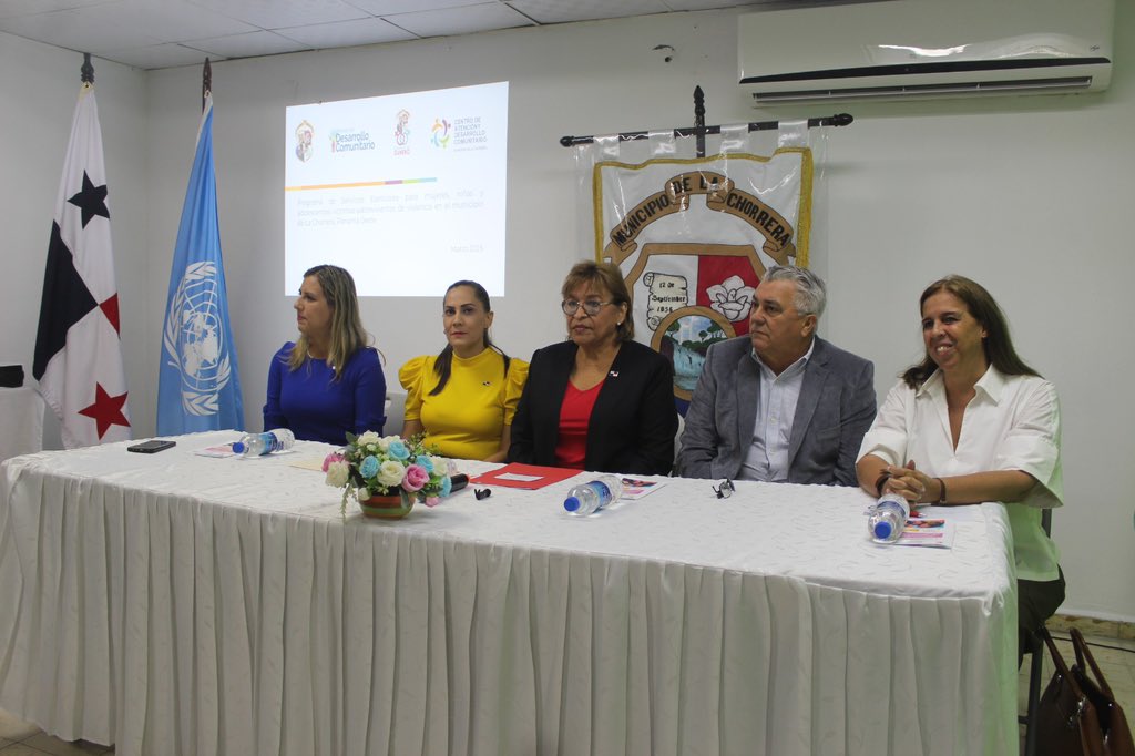acnurpanama's tweet photo. Liderado por la @alchorrera y @UNFPApanama, este centro atenderá a población local, migrante y refugiada.

Enhorabuena a La Chorrera y a la Ministra de la Mujer @Drajuana_ por esta iniciativa, un primer paso para un enfoque más humano a las sobreviventes de violencia de género🤲 https://t.co/aqLYYMhzBx