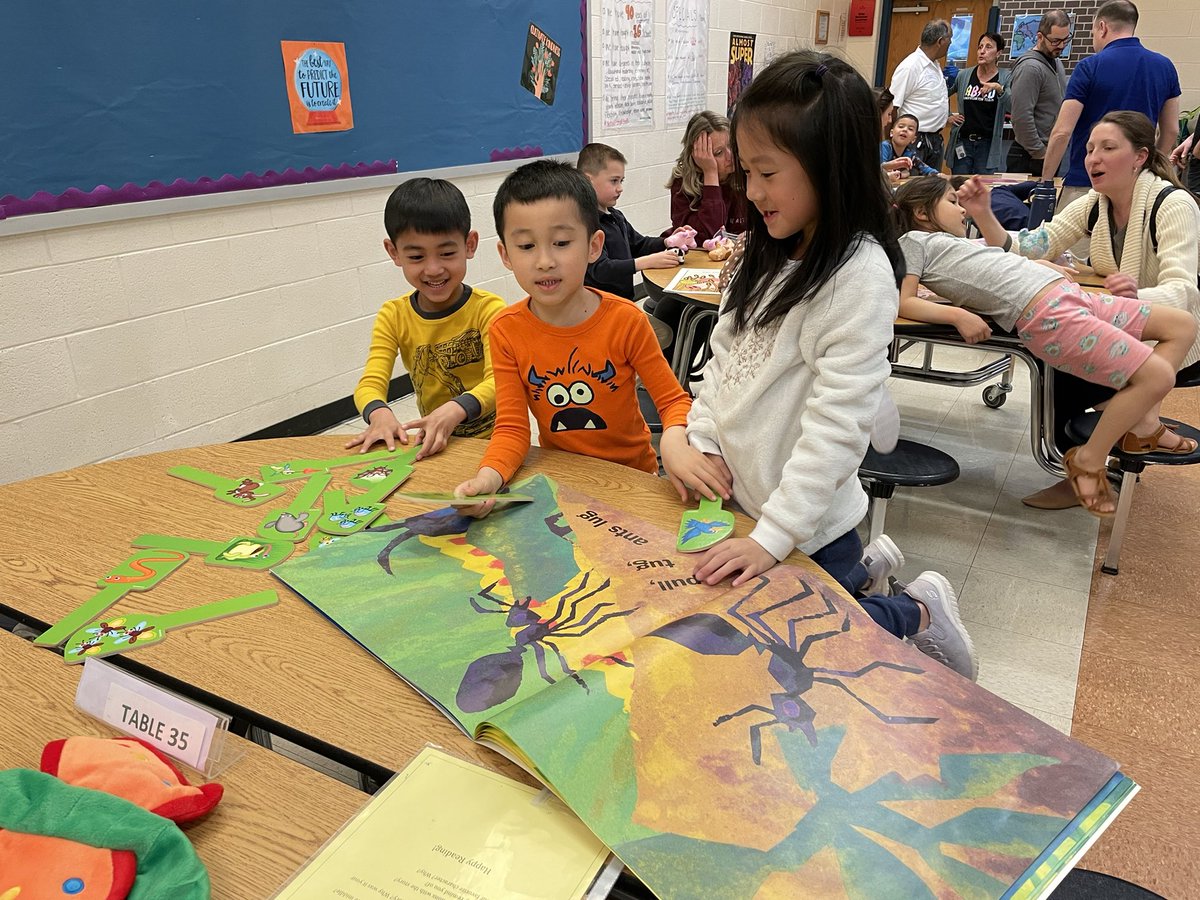 Amazing turnout at our last #kindergarten family night! Families interacted with stories through retelling, reading and asking questions, and making up stories with #RorysStoryCubes. #kindersCAN #ReadySetGrow <a href="/Lees_Corner_ES/">Lees Corner ES</a>