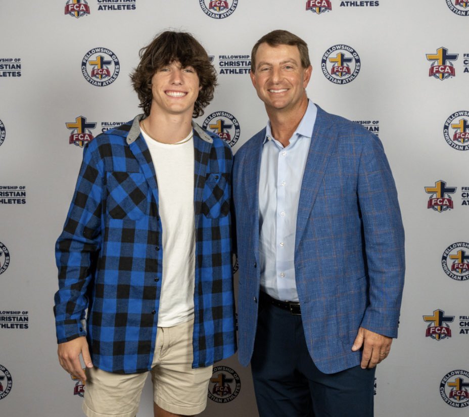 Thanks to Coach Swinney for his time and message. Great to meet you coach. @ClemsonFB @OakHallFootball @RecruitingBh @larryblustein @bhernyscoutguy