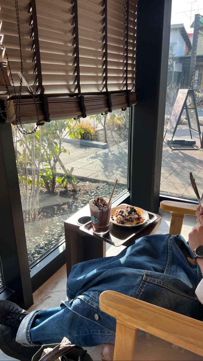 上田市のいいところ、おしゃれな店舗のスタバがある