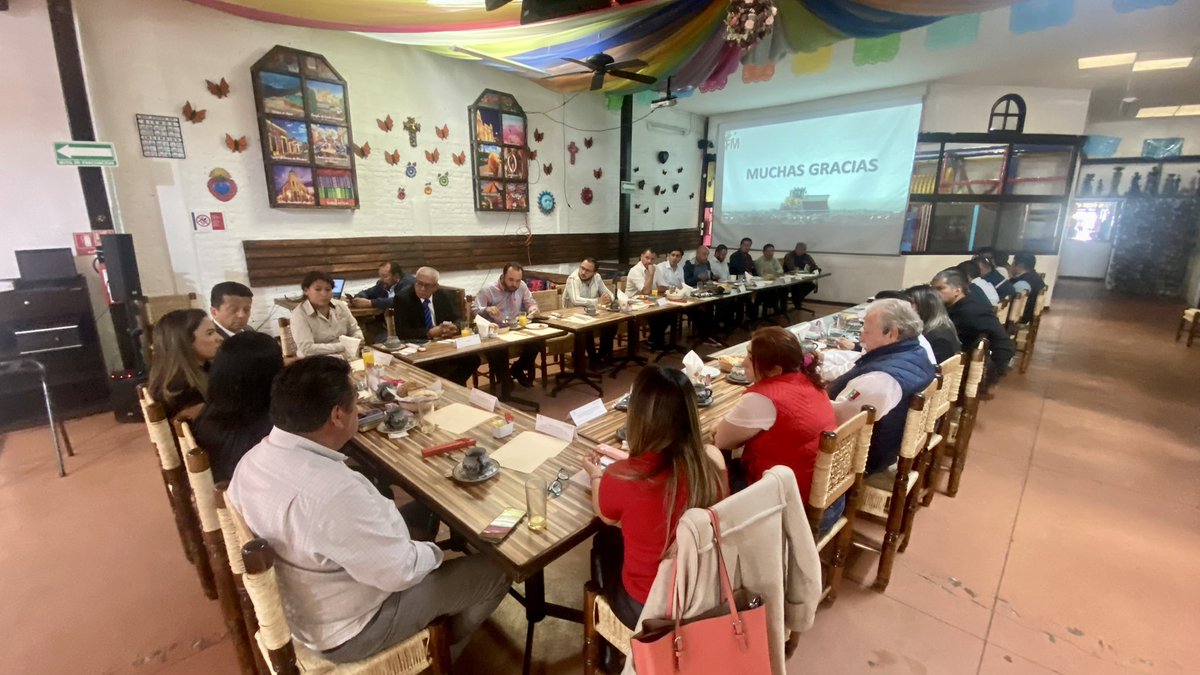 propaem_sma's tweet photo. La Lic. @TiradoCinthya, Titular de la #PROPAEM acompañó a @aleperalta, Directora General de Manejo de Residuos de @AmbienteEdomex a la 1ra. Reunión de trabajo 2023 con representantes de rellenos sanitarios que operan en el #Edoméx, (1/2) https://t.co/wvt8umuInH