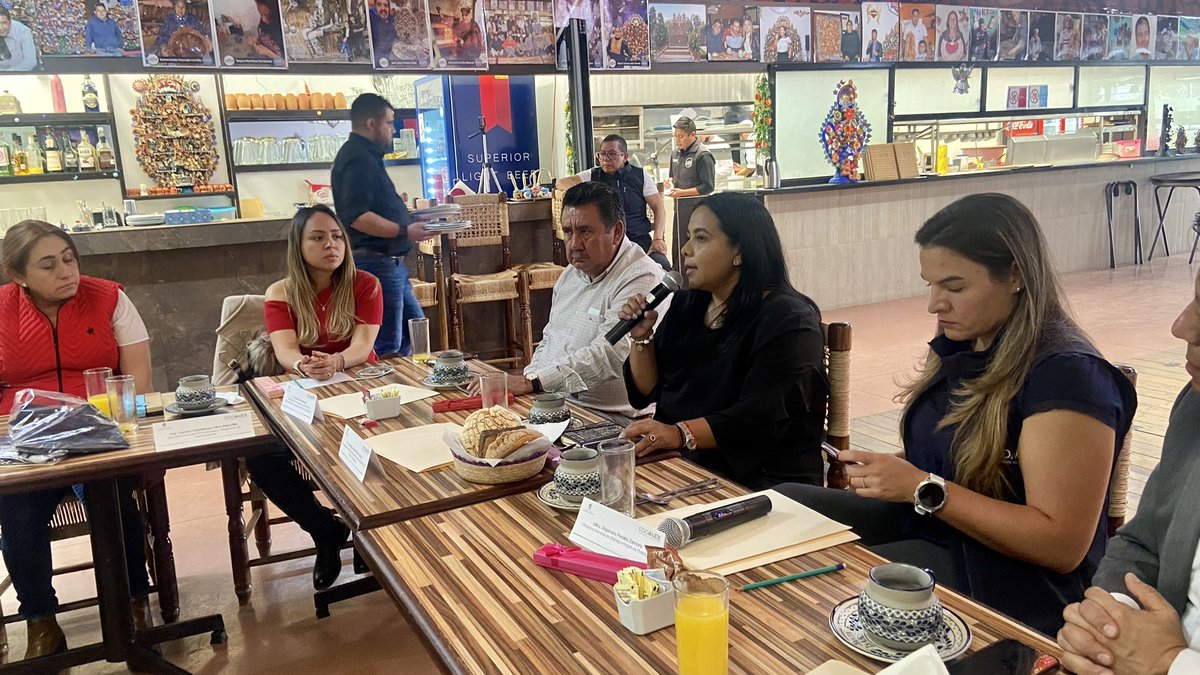 propaem_sma's tweet photo. La Lic. @TiradoCinthya, Titular de la #PROPAEM acompañó a @aleperalta, Directora General de Manejo de Residuos de @AmbienteEdomex a la 1ra. Reunión de trabajo 2023 con representantes de rellenos sanitarios que operan en el #Edoméx, (1/2) https://t.co/wvt8umuInH