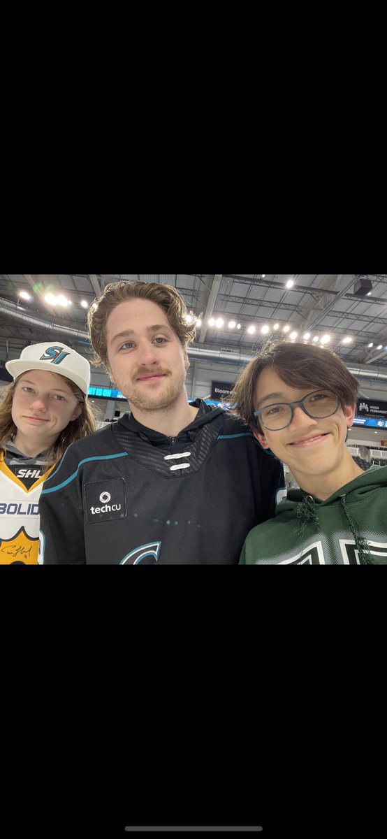 lunadoodle's tweet photo. @jbecher @ozzywiesblatt @sjbarracuda @SanJoseSharks https://t.co/UEzCGdT3Xn