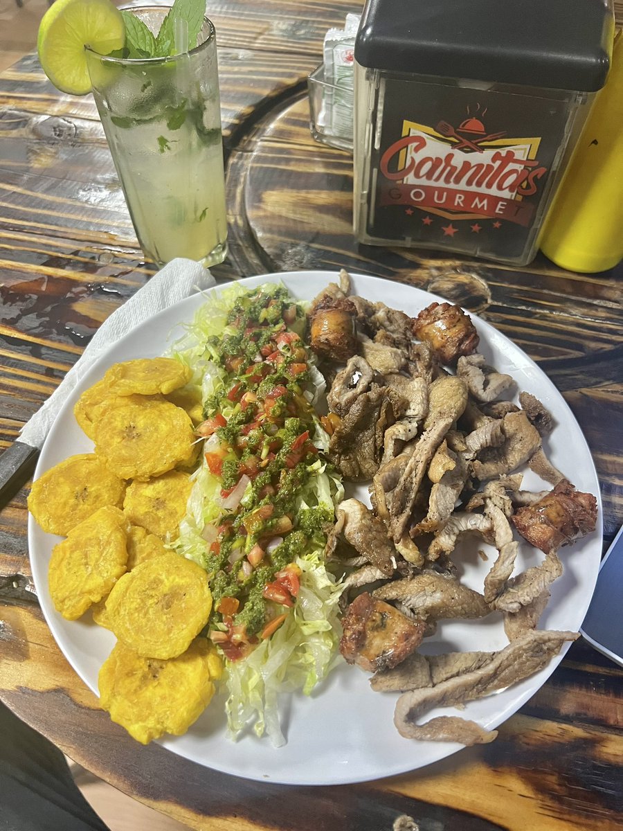 Neurin's tweet image. El final la gente Carnita Gourmet - Santiago 💪🏽