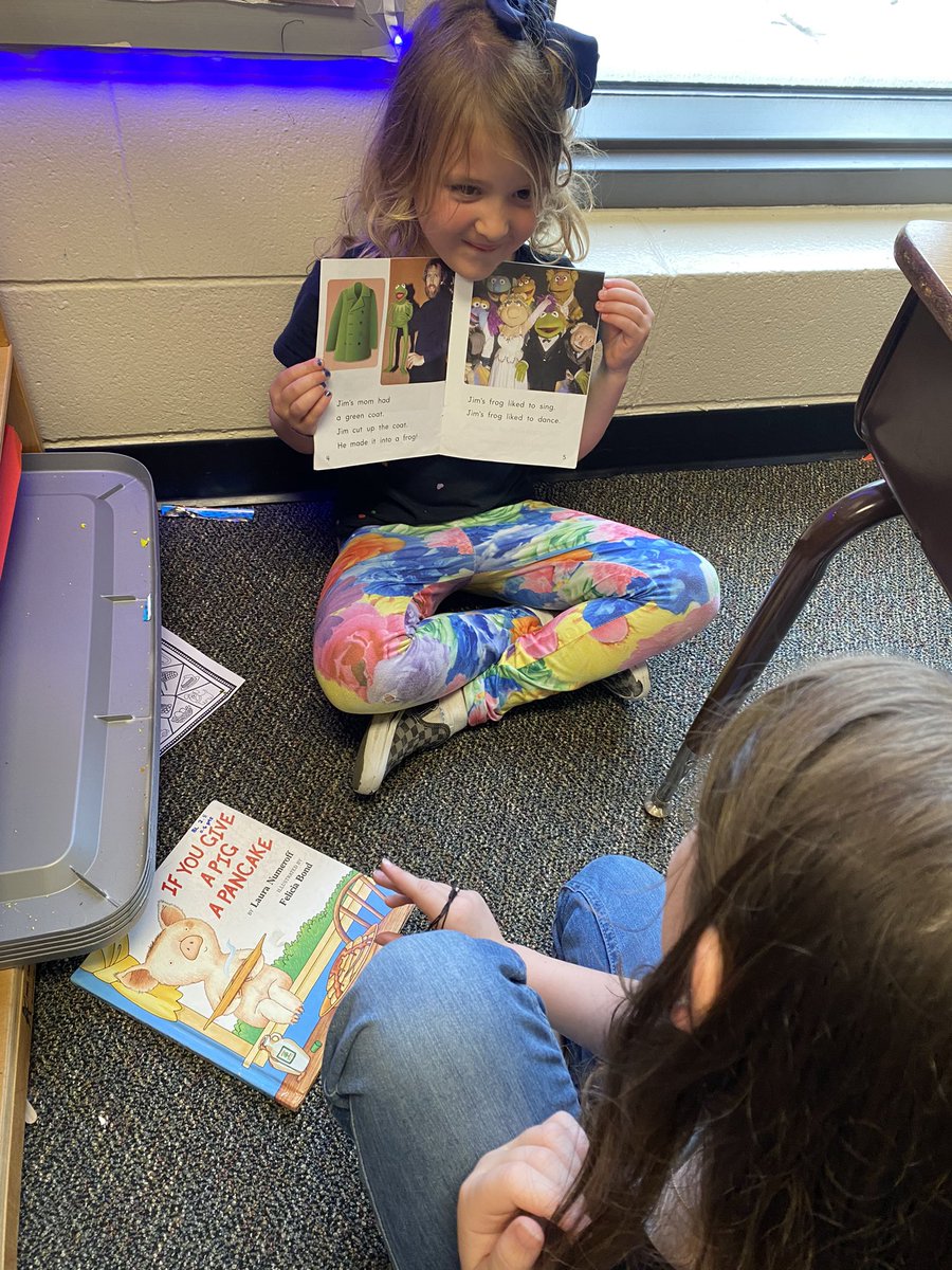 The highlight of our Thursday is reading with our Kindergarten friends! Thanks for having us @MrPricesclass. We love buddy reading with you! #GrowingTogether #ReadingFriends #WeAreRoadrunners @HumbleISD_HHE