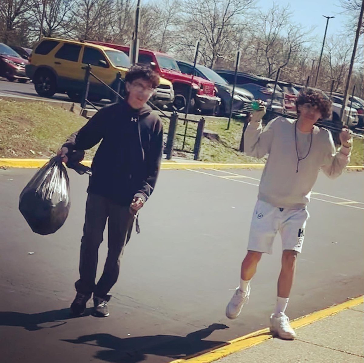 DrCarynHuber's tweet photo. Taking pride in our school and beautifying the school grounds. @PldAthletics  #wearedunbar #dunbarpride https://t.co/GgIT9ikm2p