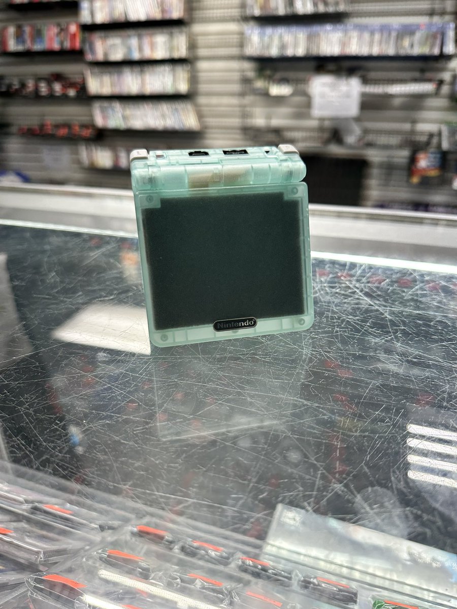 bklynvideogames's tweet photo. Happy Customer with his new custom shell for His Gameboy Advance Sp
.
.
.
.
.
#newshell #shellswap #glowinthedark #retroshop #brooklynvideogames #bvg https://t.co/0a27zUn0H3
