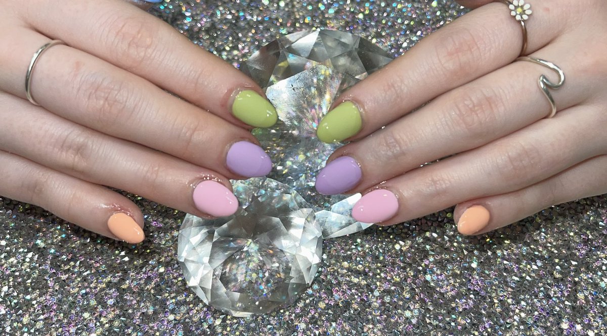 Easter Nails! 🐣💚💜💓🧡💙
•
#easternails #springnails #almondnails #fullsetnails #acrylicnails #pastelnails #nailsdesign #nailsofinstagram #nailinspo #sarathachsart